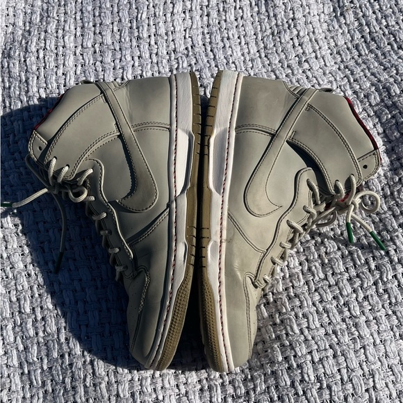 Nike Dunk Ultra High Top Mens Sz 8.5 Waterproof Grey Sail Red Plaid - Picture 10 of 12